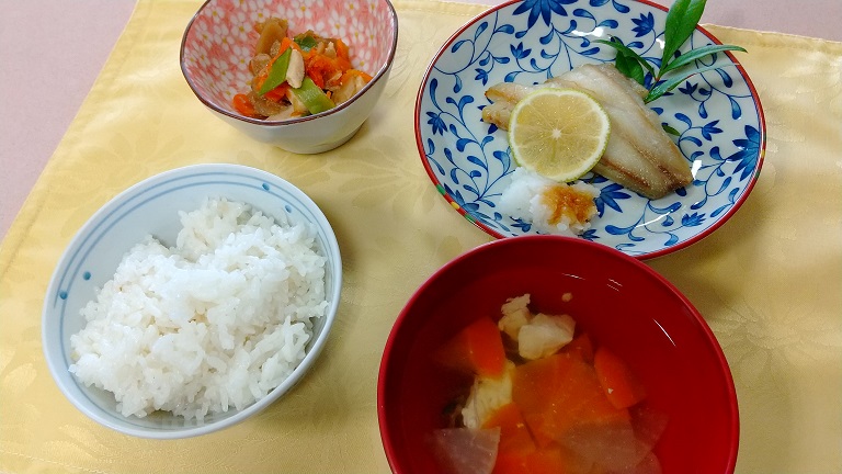 お魚の塩焼き こだわりの食事 有料老人ホーム ふるさと舞松原 福岡県指定 特定施設 介護付