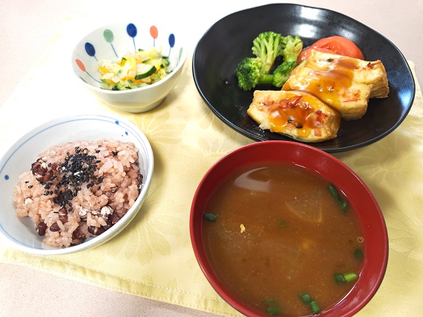 お赤飯と厚揚げのカニマ...