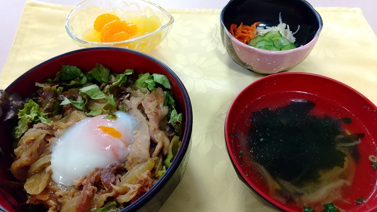 わかめスープとプルコギ...