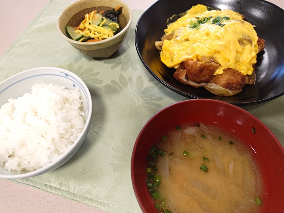 チキンカツの卵とじと酢...