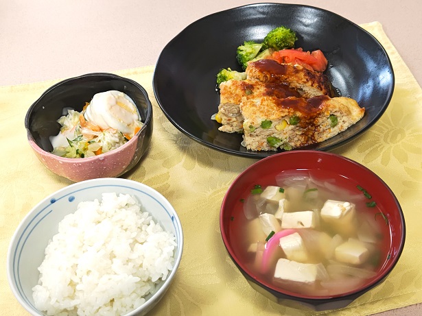 ミートローフと洋風サラ...