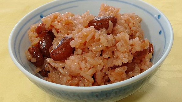 北海道のお赤飯は豆が甘...