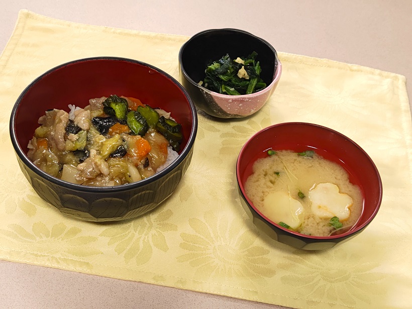豚肉とキャベツの旨煮丼...