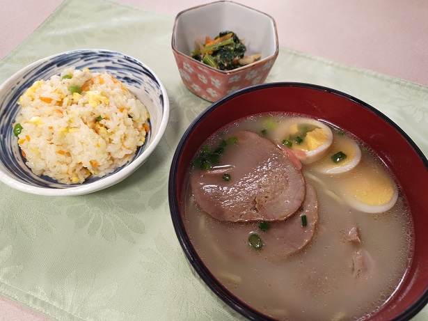 豚骨ラーメンとチャーハ...
