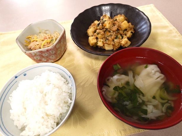 麻婆豆腐とワンタンスー...